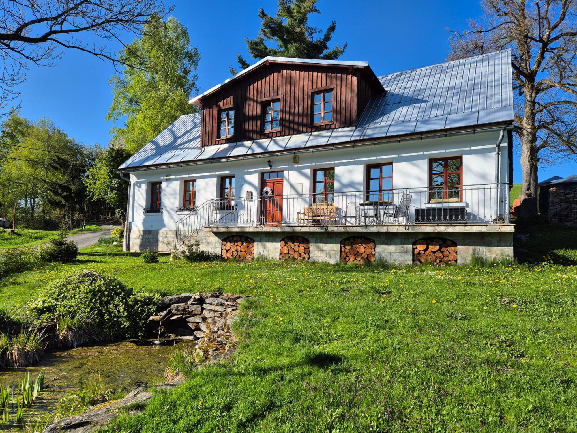 Knezice 25, V Krkonosich