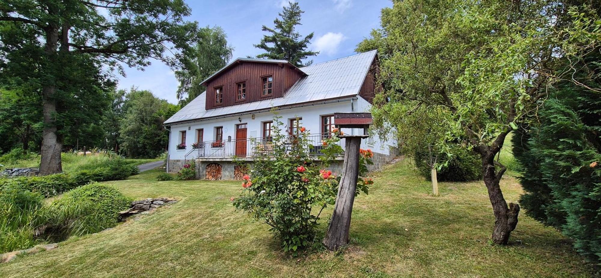 Knezice 25, V Krkonosich Ferienhaus *